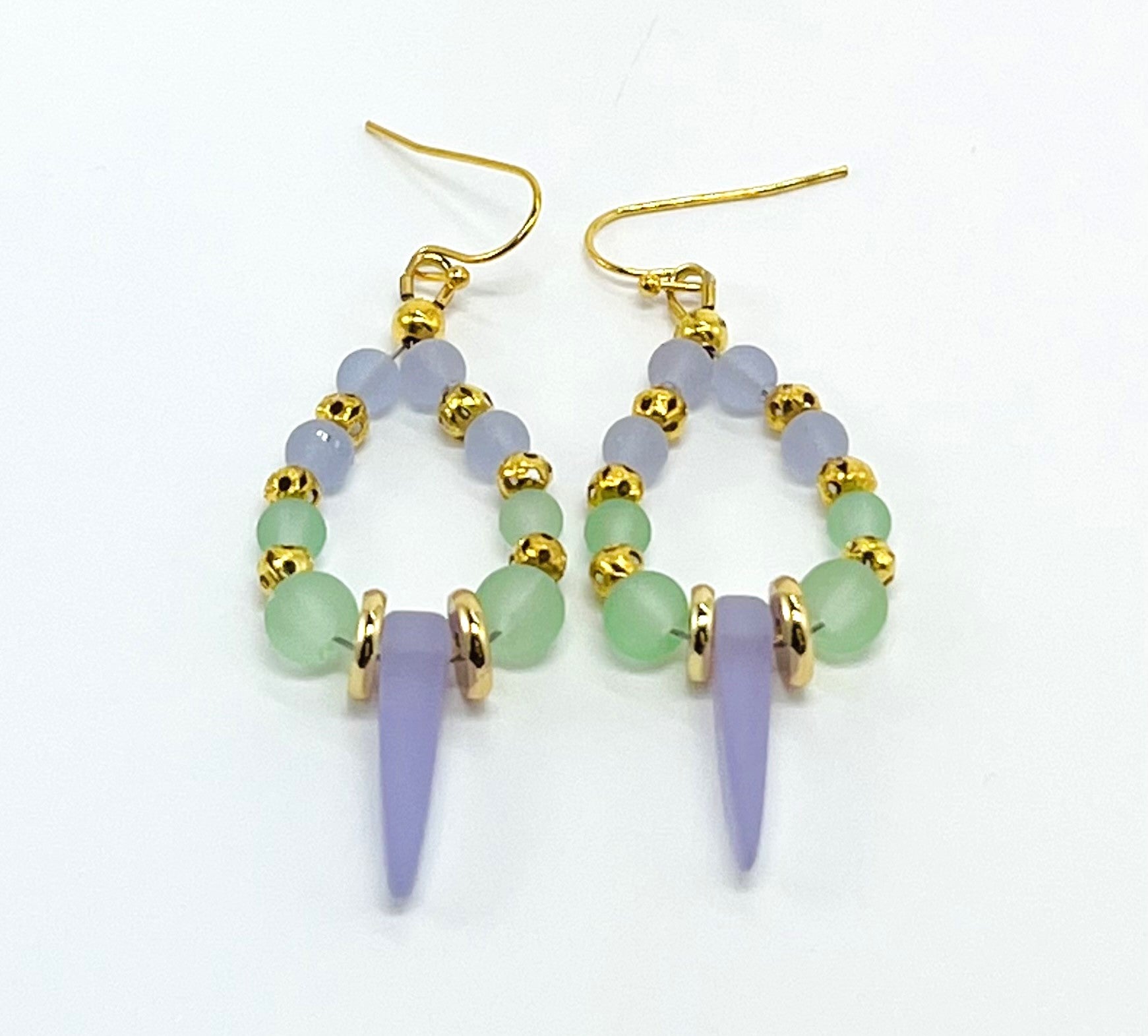 Sensitive lilac and mint green sea glass beads complimented with gold plated accents bracelet and earring set