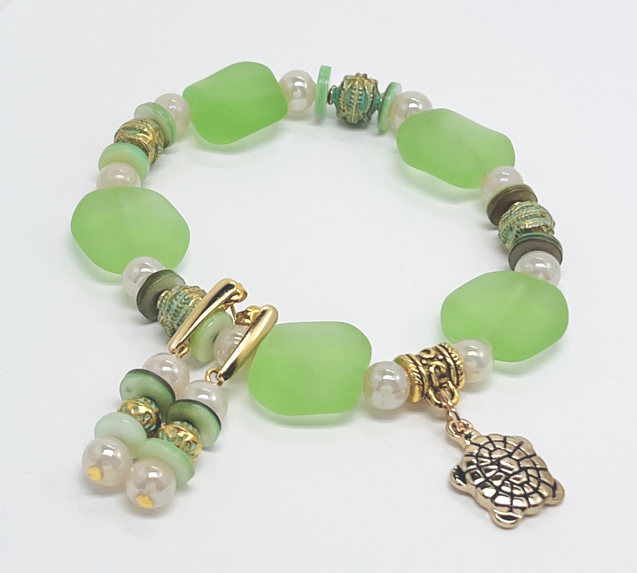 Ocean green sea glass look with glass, shell and gold plated metal accents and turtle charm bracelet and earring set