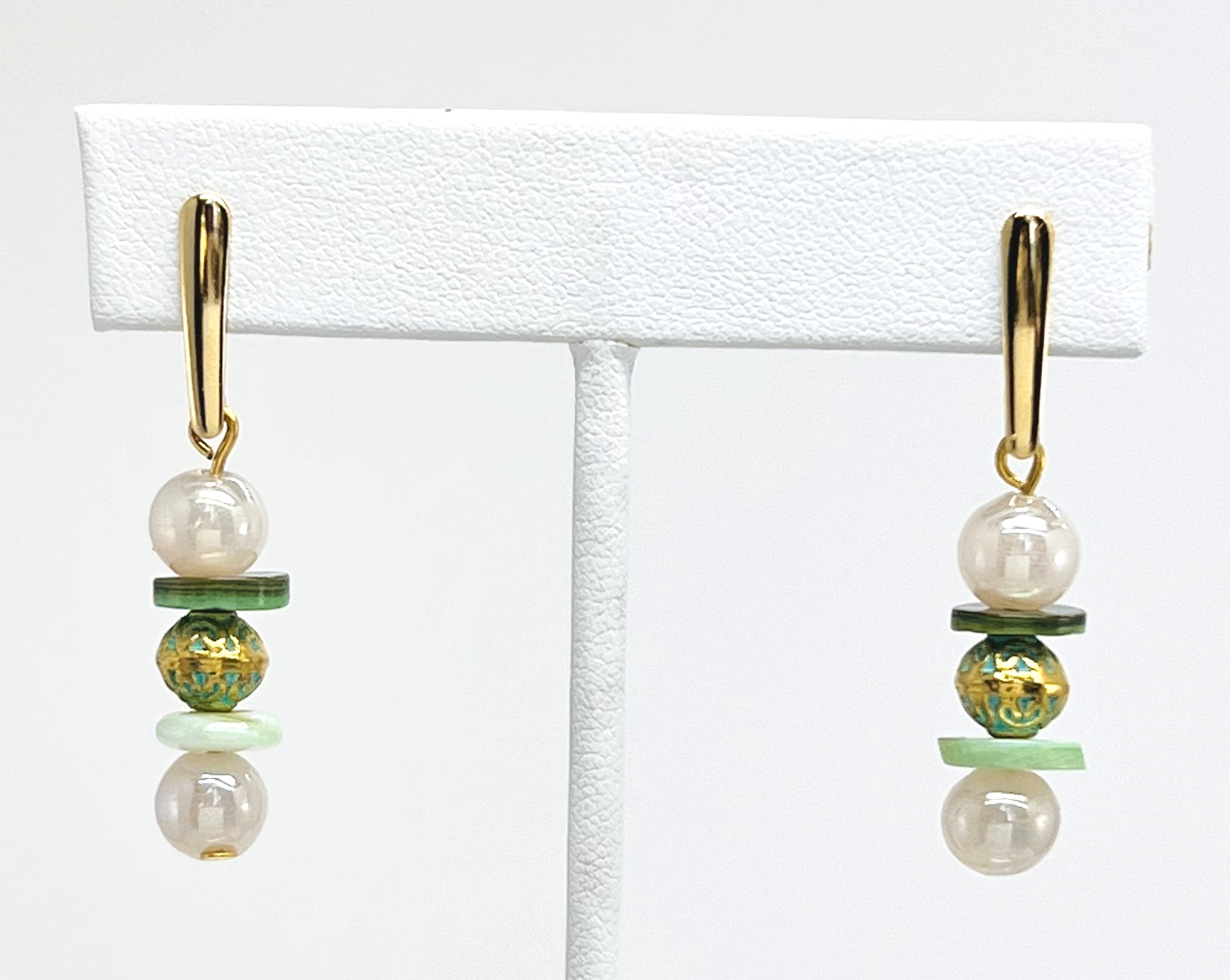 Ocean green sea glass look with glass, shell and gold plated metal accents and turtle charm bracelet and earring set