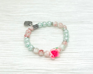 Romantic marbled pink and mint glass beaded stretch bracelet