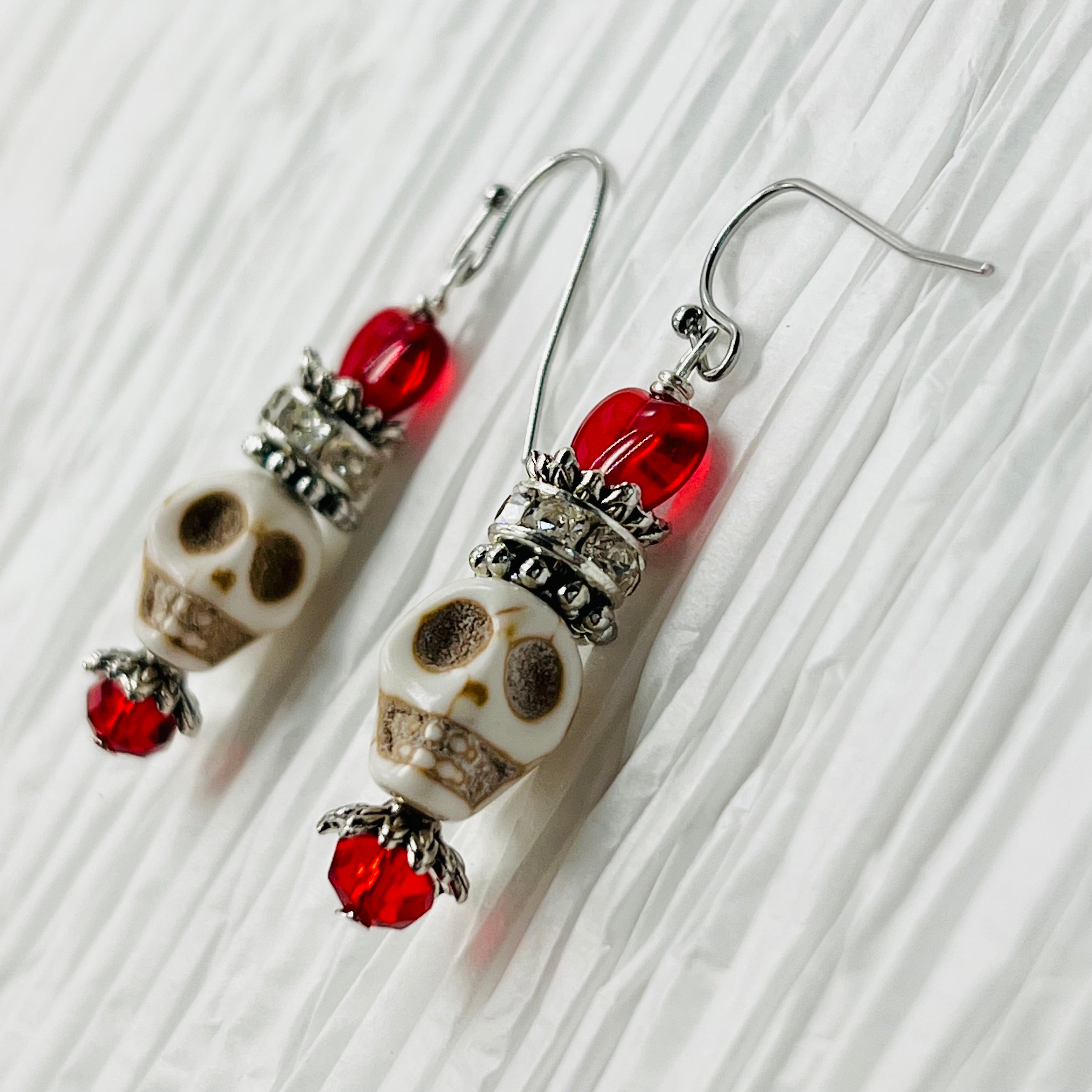 Skull earrings in white Wagnerite and red Czech glass heart beads