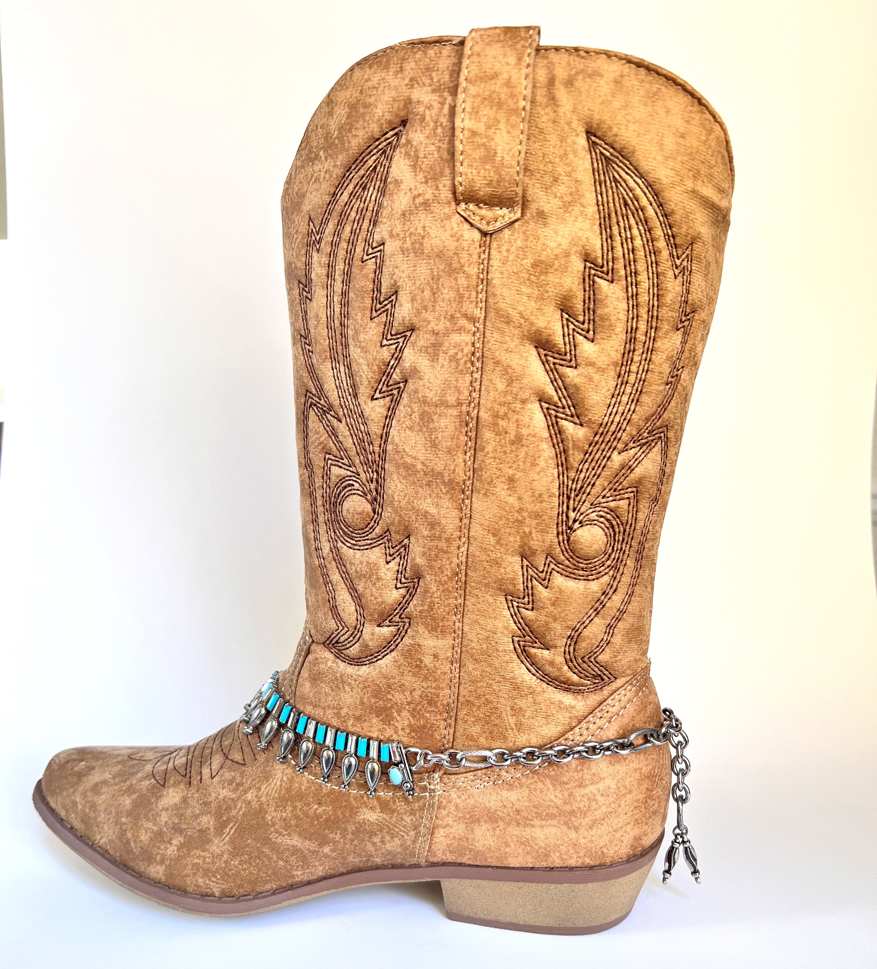 Boot jewelry, silver metal with faux turquoise elements