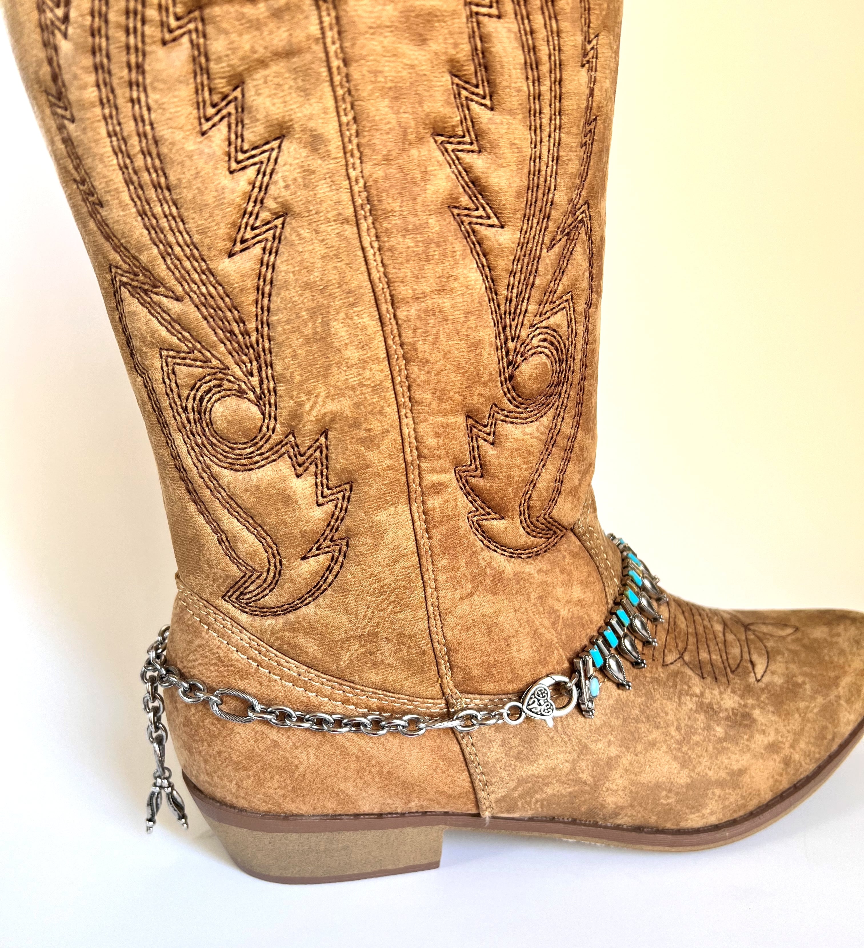 Boot jewelry, silver metal with faux turquoise elements