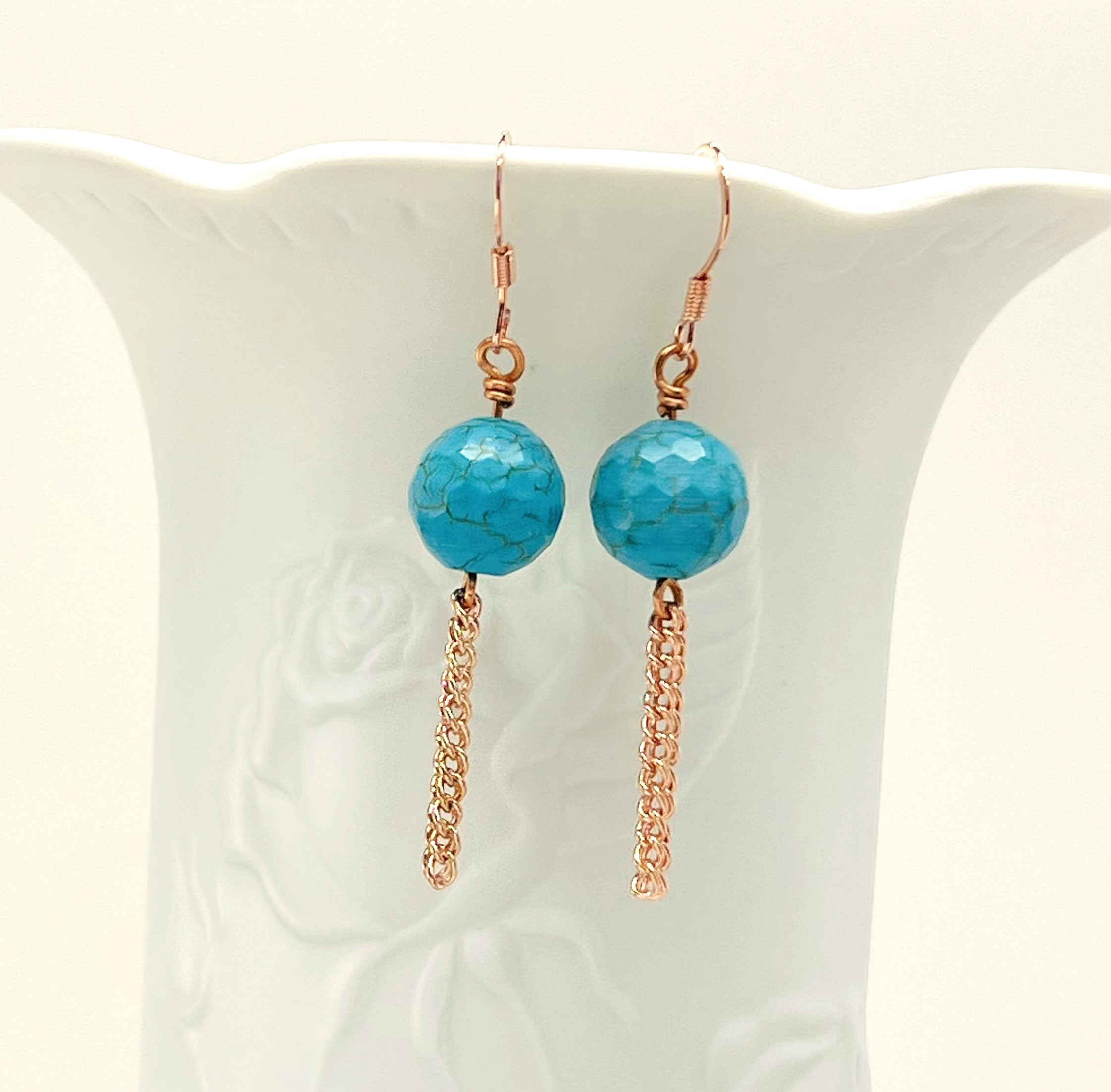 Bracelet and earring set in turquoise howlite round and chunk beads and copper